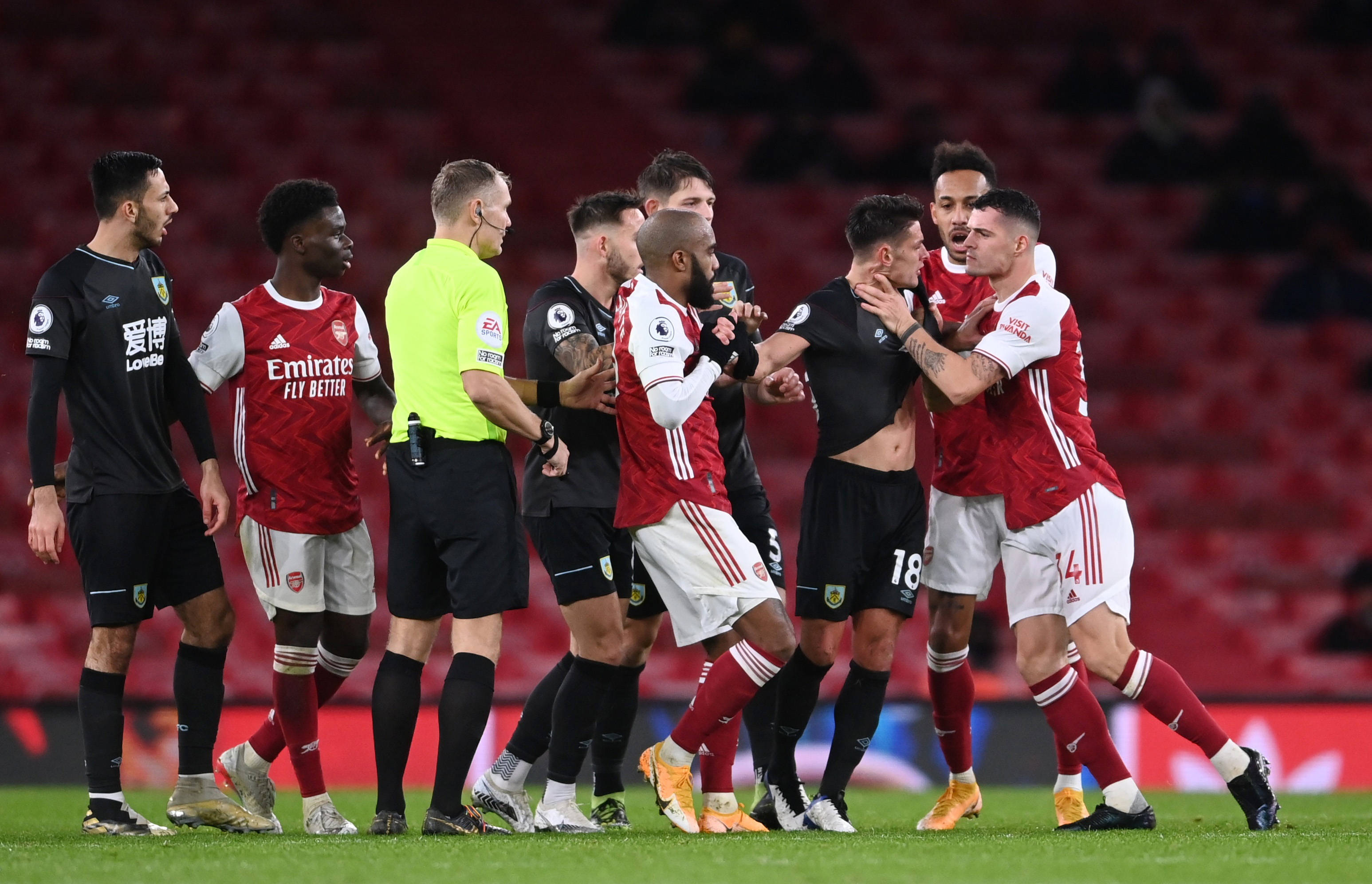 世界杯三个东道主墨加美依次被分至ABD三组，不用参与抽签